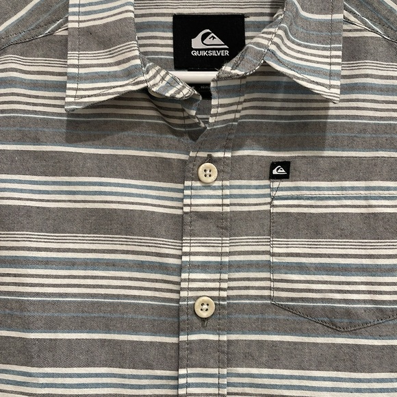 Gently Used Boy’s Quiksilver Shirt. Size 5. - Picture 2 of 3